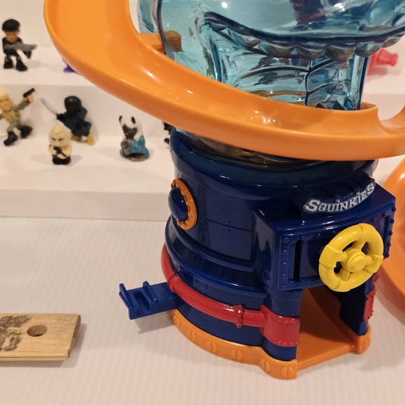 Squinkies Hot Wheels Shark Attack Tank Dispenser and Space Shuttle Set with Gi J - Picture 14 of 16